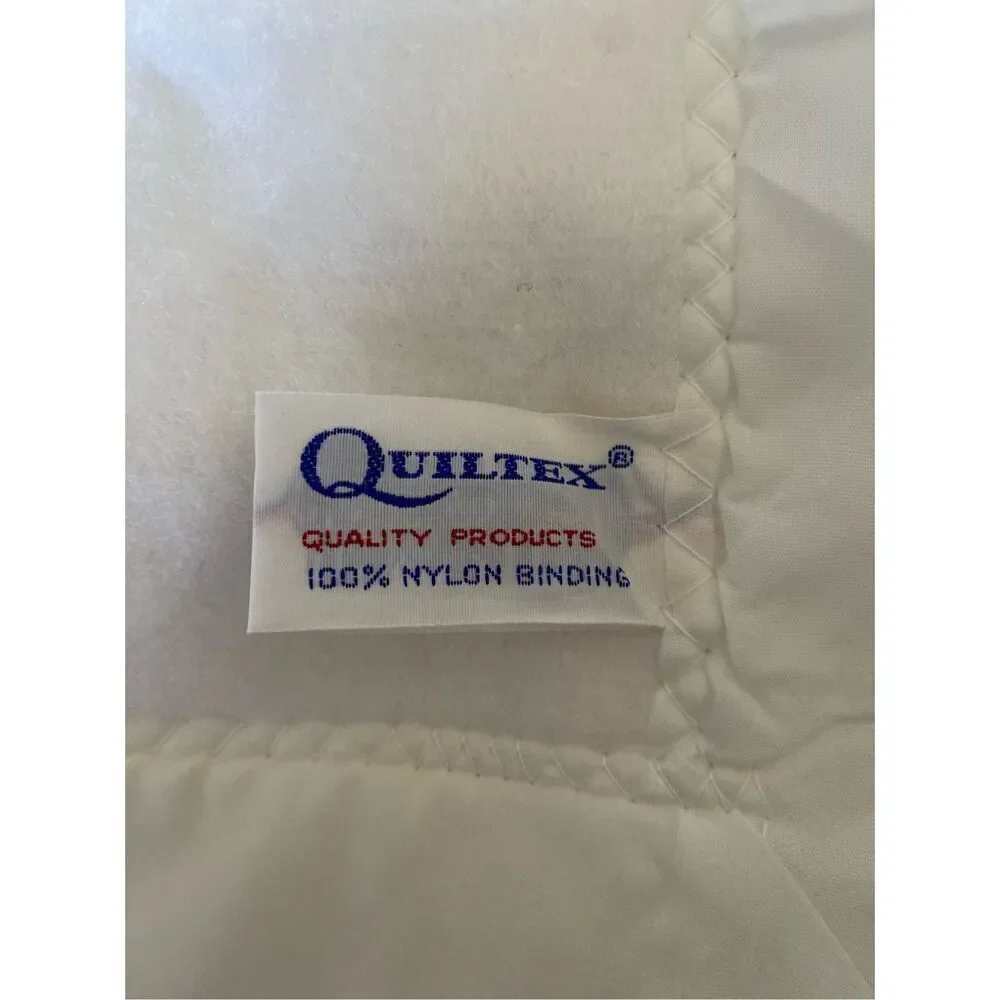 Quiltex NWOT vintage white floral, print satin trim, blanket ￼￼